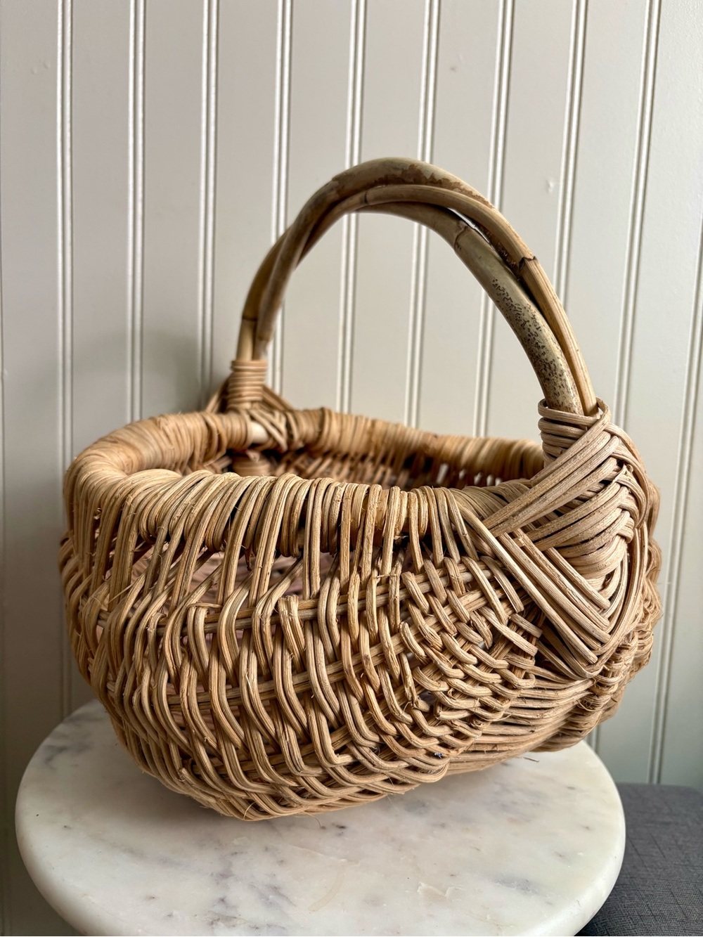 Vintage Handmade Woven Buttocks Basket Medium Beige/Tan VTG Eclectic Boho Beach